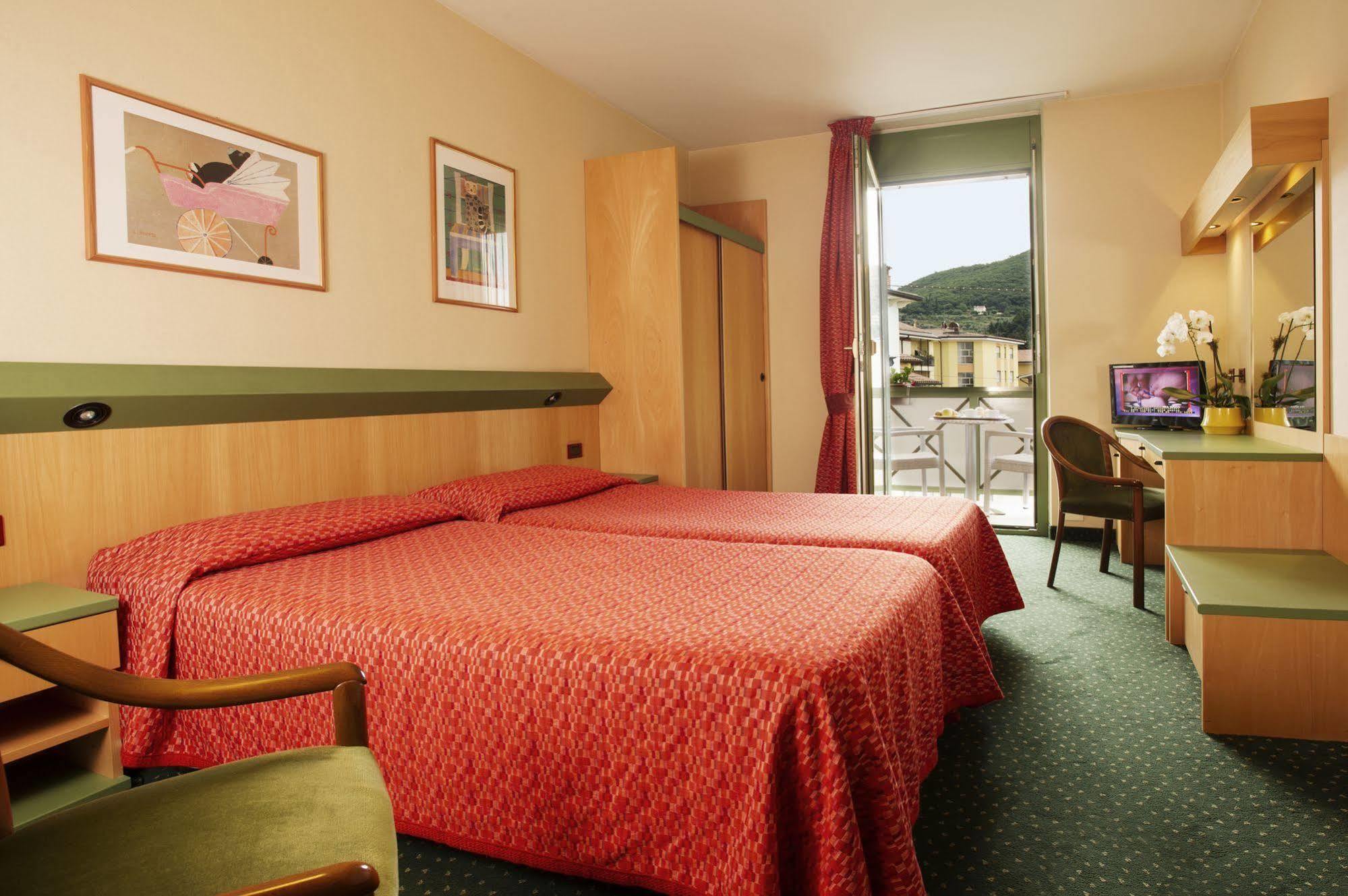 Sky Pool Hotel Sole Garda Garda  Exterior photo
