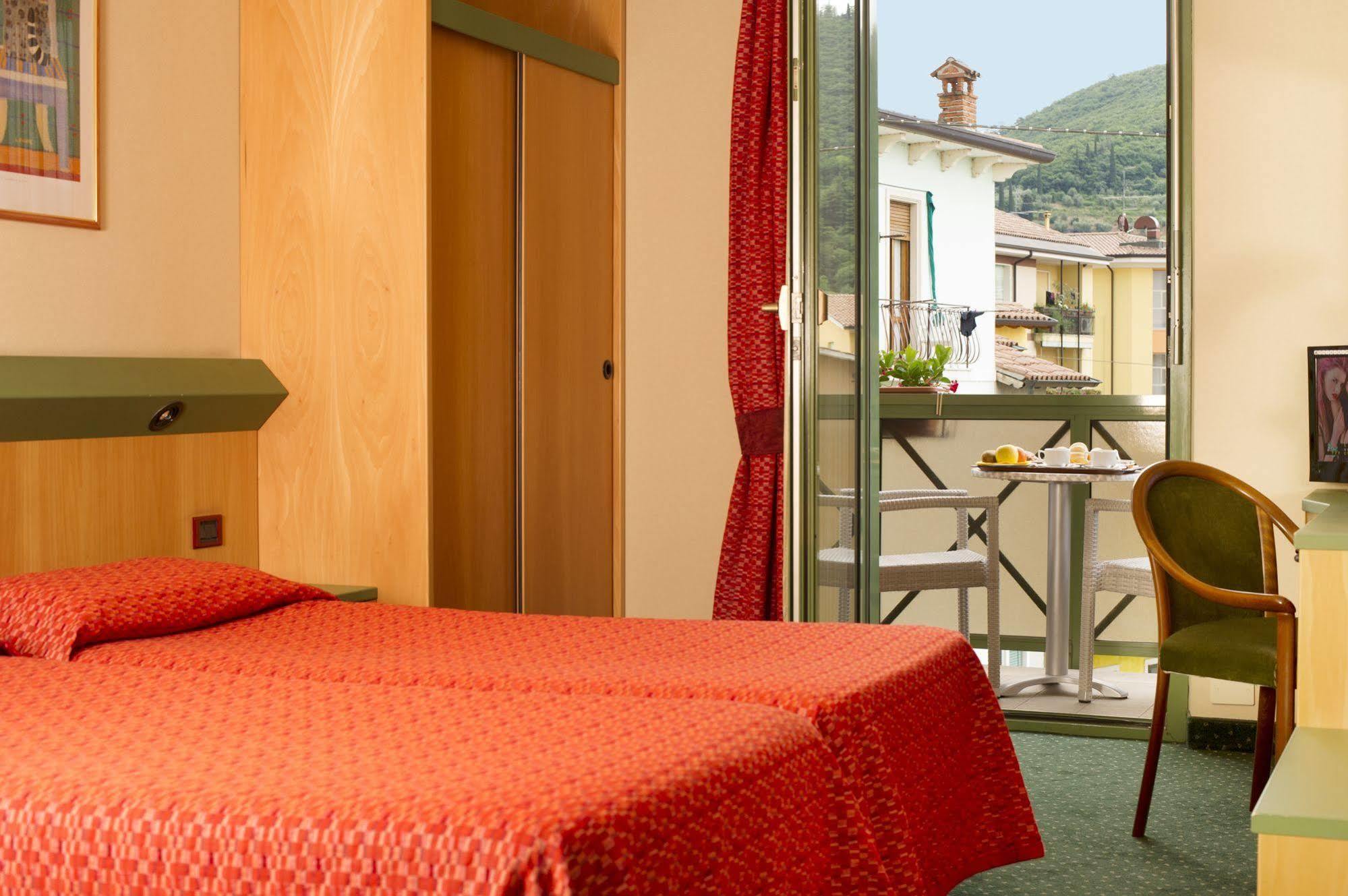 Sky Pool Hotel Sole Garda Garda  Exterior photo