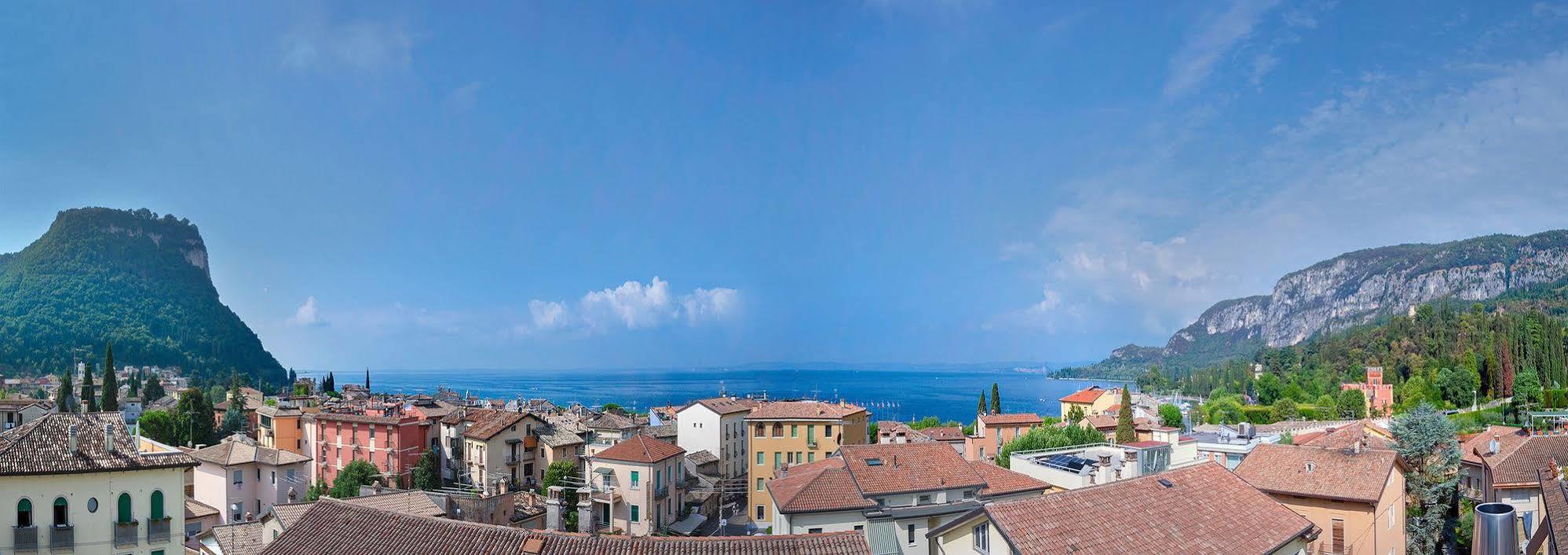 Sky Pool Hotel Sole Garda Garda  Exterior photo